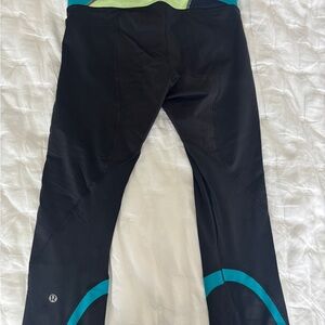 Black and Teal Lululemon crop Athletic Leggings